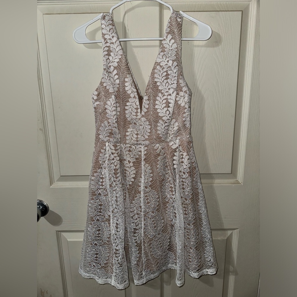 Tan with white lace Lulus dress! Size small!